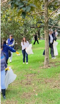 Voluntariado en parques alrededor de Connecta 80